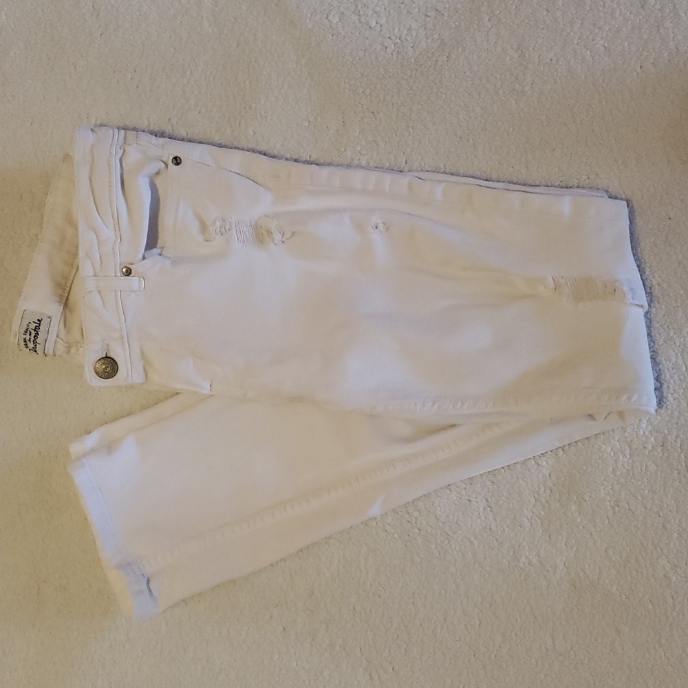 White straight leg Aeropostale jeans!